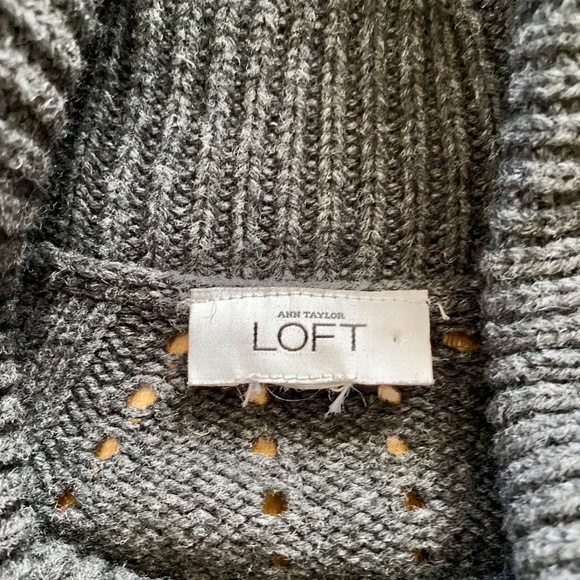 Ann Taylor LOFT Charcoal Gray Cowl Neck Asymmetrical Hem Sweater Size M - Picture 5 of 12